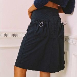 peachy den mimi midi skirt in navy
